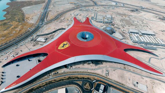 ConceptWall 86 Facciate continue - Race track Ferrari World Abu Dhabi situato in Abu Dhabi, Emirati Arabi Uniti