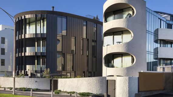 ConceptPatio 130 Sistemi scorrevoli, ConceptWall 50 Facciate continue, SlimLine 68 Finestre e ConceptSystem 77 Porte - The Esplanade situato in Brighton, Australia