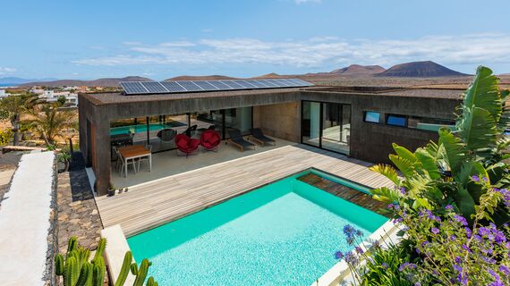 SlimPatio 68 Sistemi scorrevoli, ConceptPatio 68 Sistemi scorrevoli e MasterLine 8 HI Finestre - Villa Khorakhané situato in Fuerteventura-Villaverde, Spagna