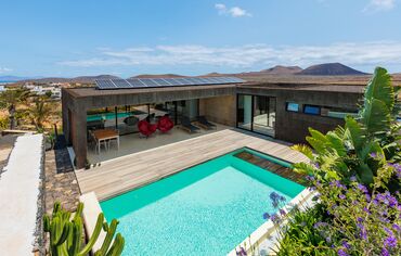 SlimPatio 68 Sistemi scorrevoli, ConceptPatio 68 Sistemi scorrevoli e MasterLine 8 HI Finestre - Villa Khorakhané situato in Fuerteventura-Villaverde, Spagna